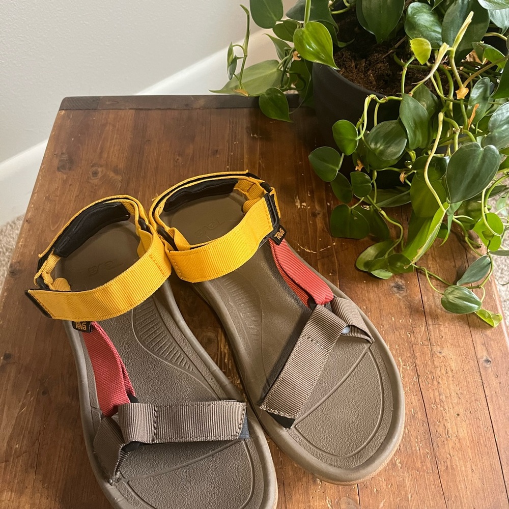Teva sandals great condition